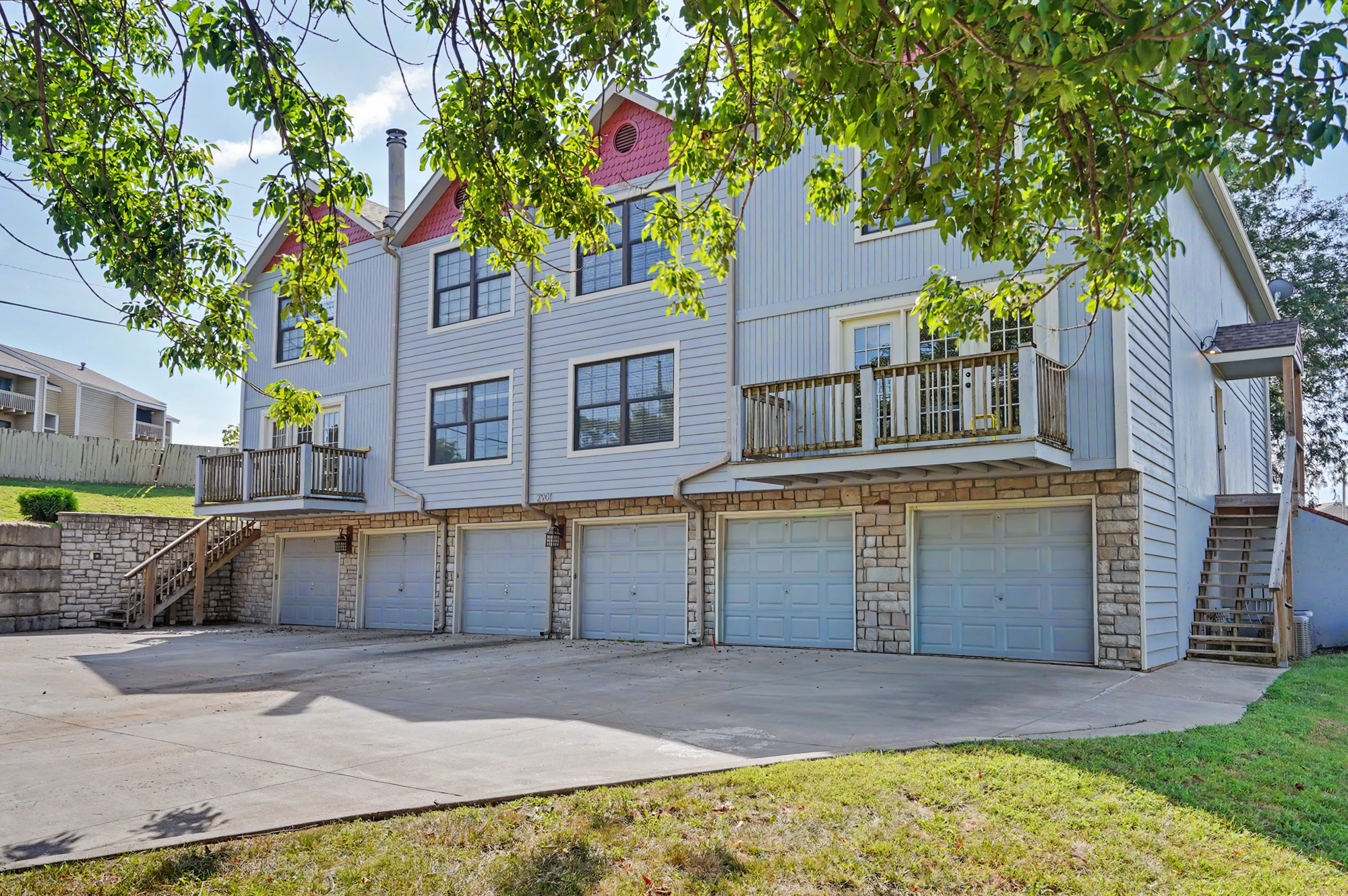 2901 University Drive - E